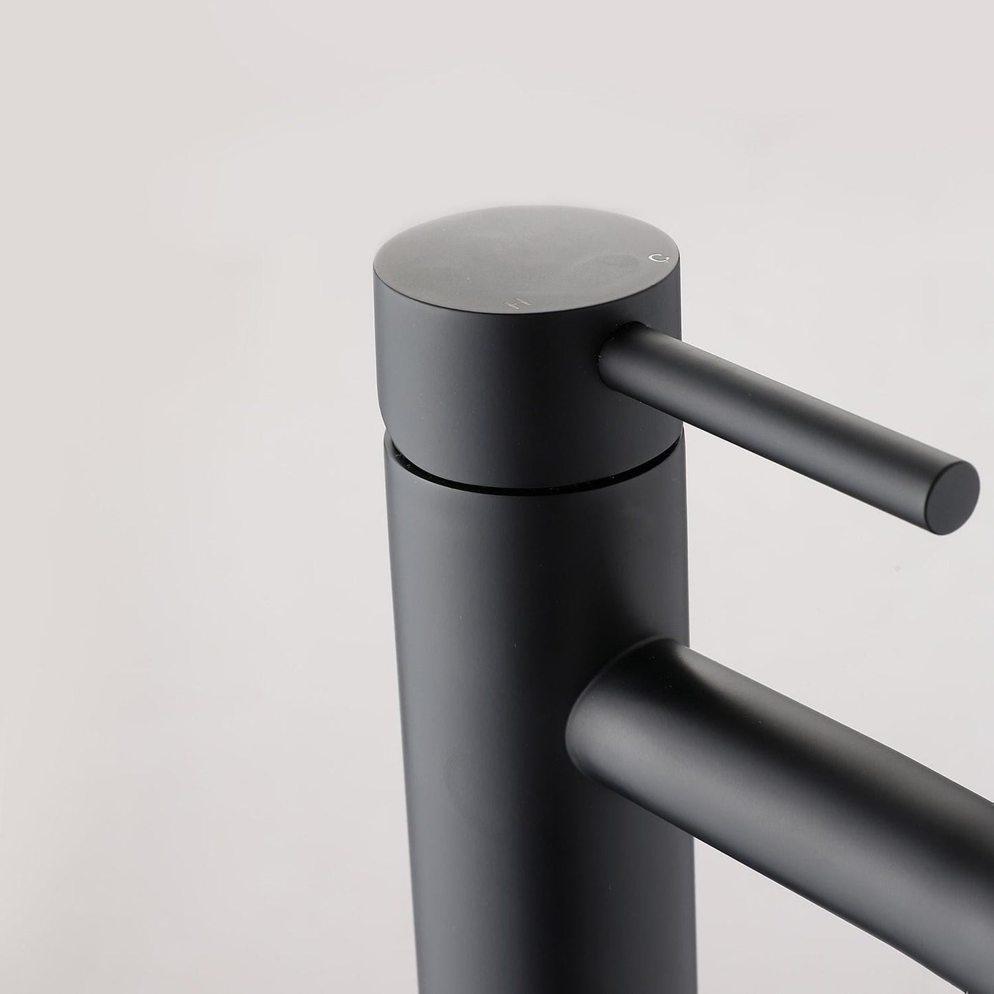 Rubinetto da lavabo rialzato – Finitura elegante nero opaco
