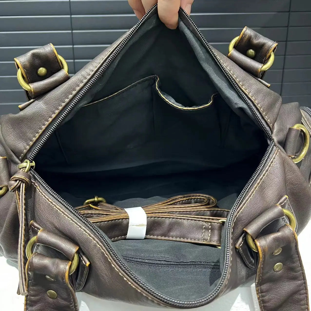 Clara | Retro Handbag with Shoulder Strap – Timeless Elegance and Vintage Style