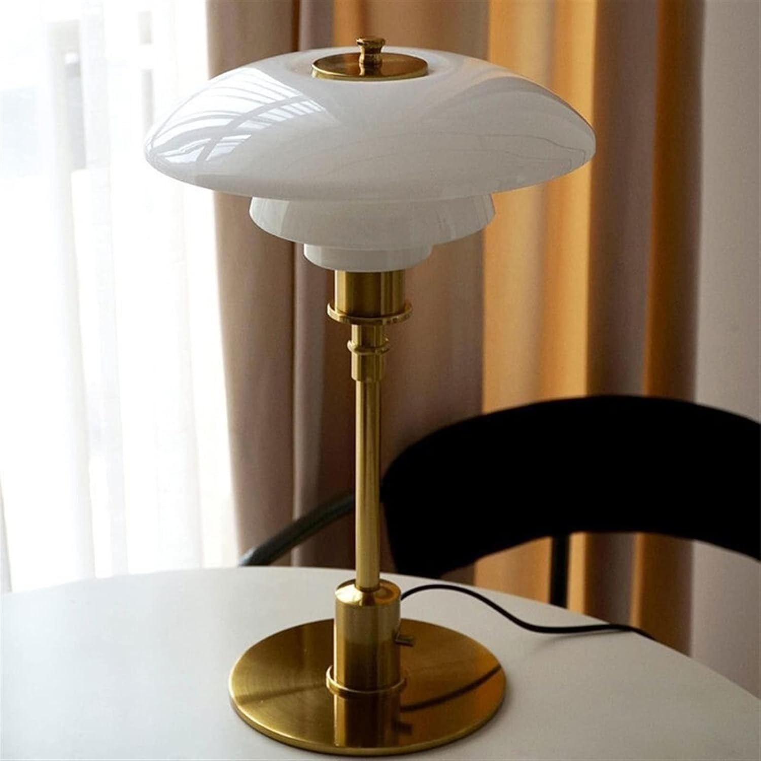Skandináv Stílusú LED Asztali Lámpa – Lágy és Modern Fény