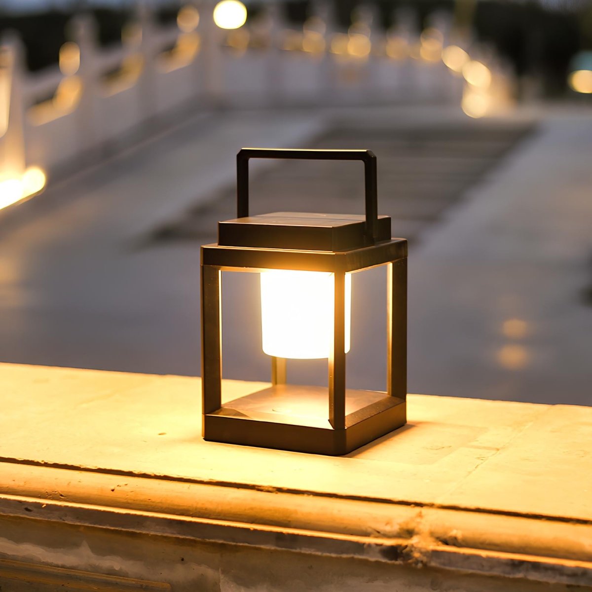 Linterna Solar Moderna – Iluminación Elegante y Duradera