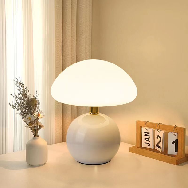 Mushroom-Shaped Table Lamp – Elegance and Originality