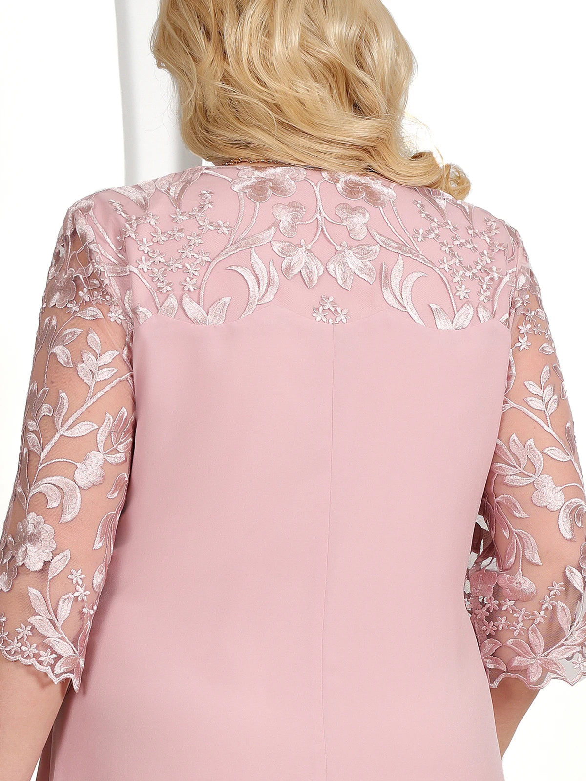 אלודי | שמלת ערב גדולה מידה – רקמה מטופחת ודמות מעוצבת