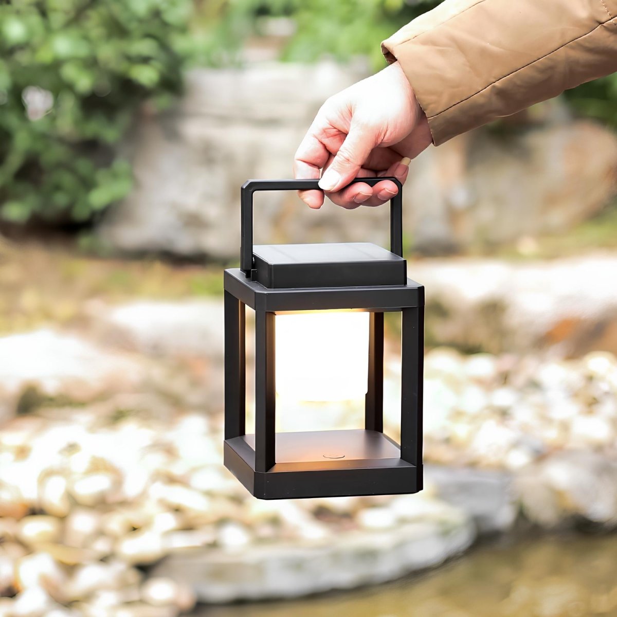 Linterna Solar Moderna – Iluminación Elegante y Duradera