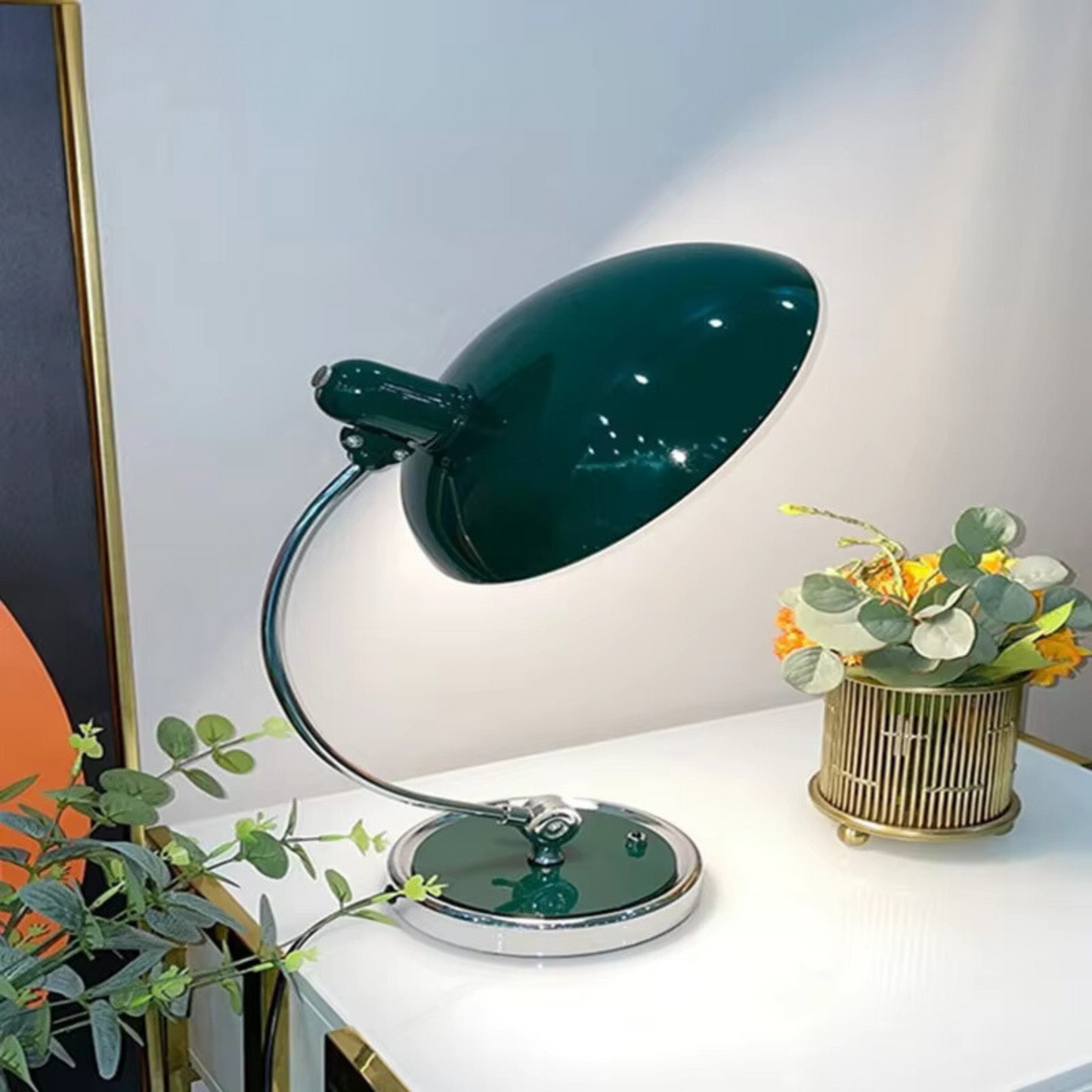Lámpara de Escritorio Moderna – Estilo Elegante y Estructura Sólida