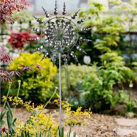 Skulpturell Utendørs Vindmølle – Naturlig Og Dynamisk Skjønnhet