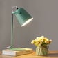 Moderní otočná stolní lampa – elegance a funkčnost 