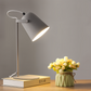 Moderní otočná stolní lampa – elegance a funkčnost 