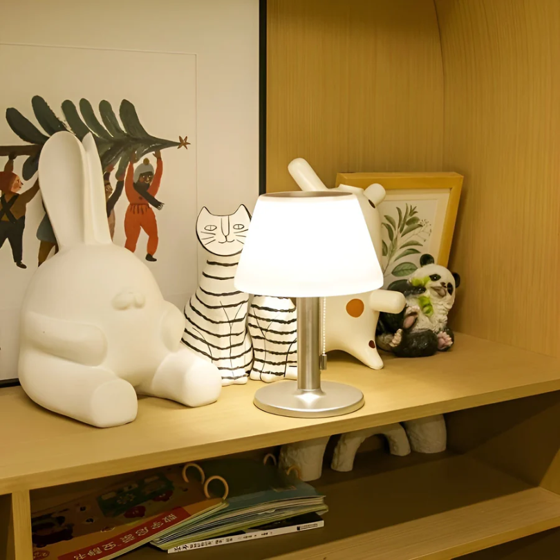 Lámpara Solar de Mesa Elegante – Estilo y Refinamiento 