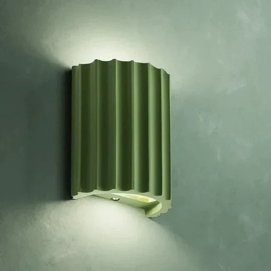 Modern Vägglampa i Resin – Elegans och Originalitet 