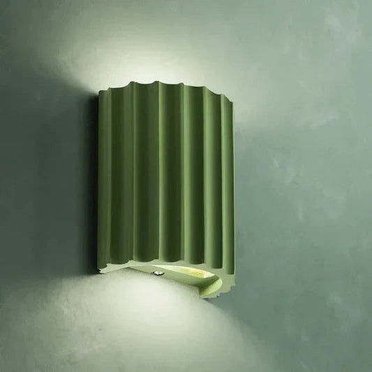 Aplique de pared moderna en resina – elegancia y originalidad 