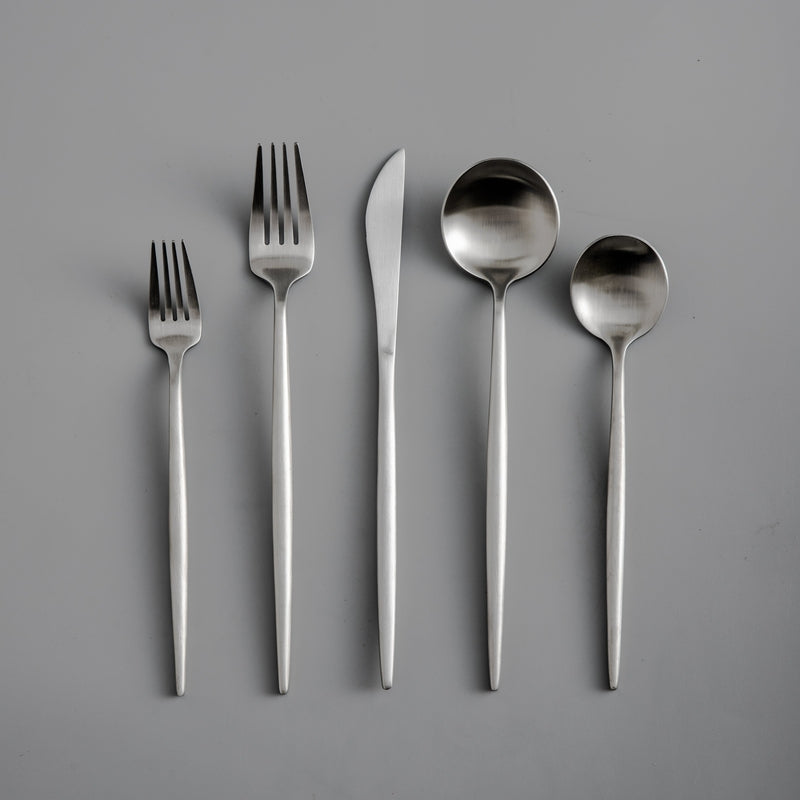 Bestickset – Ren och funktionell stil 
