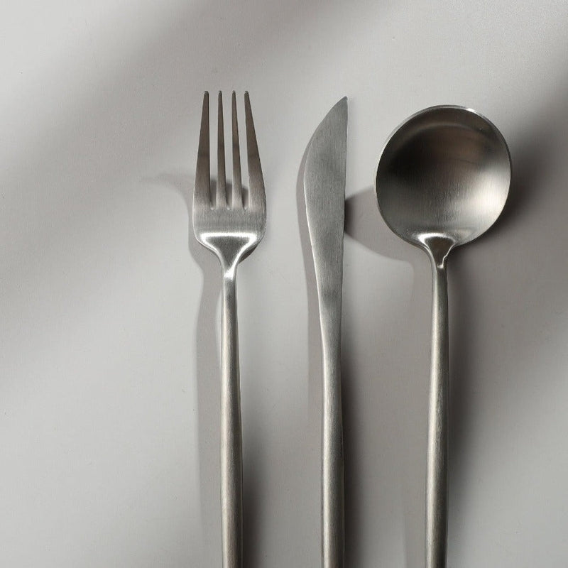 Bestickset – Ren och funktionell stil 