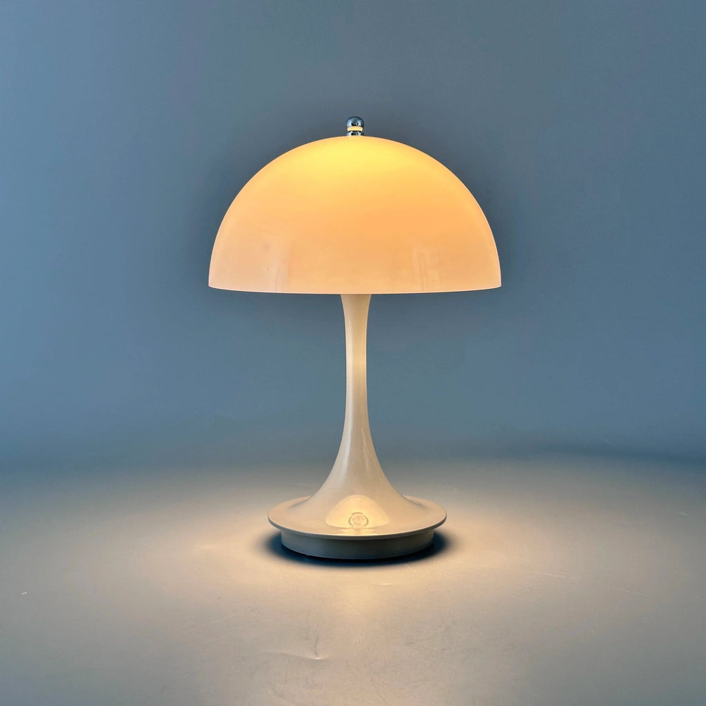 LED-pöytälamppu – Lataus ja kolmen tason valaistus 
