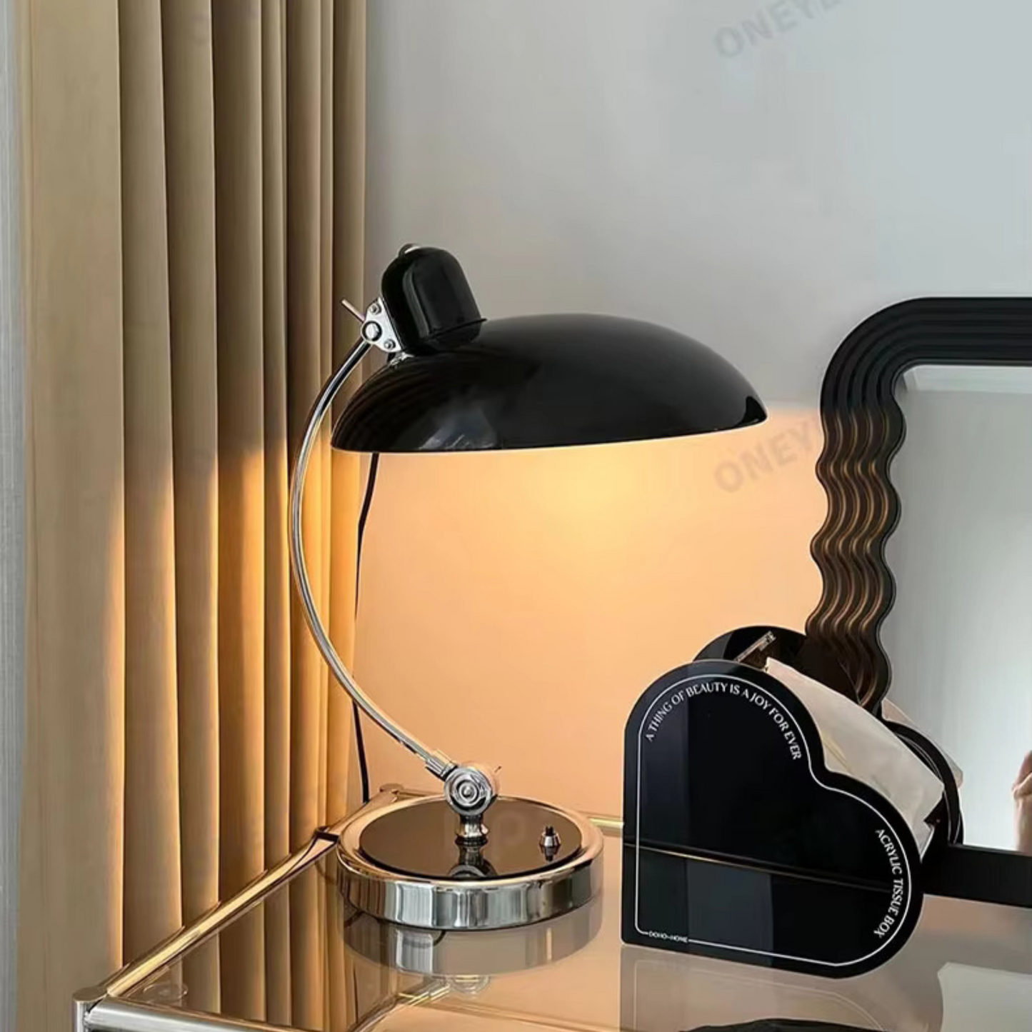 Lámpara de Escritorio Moderna – Estilo Elegante y Estructura Sólida 