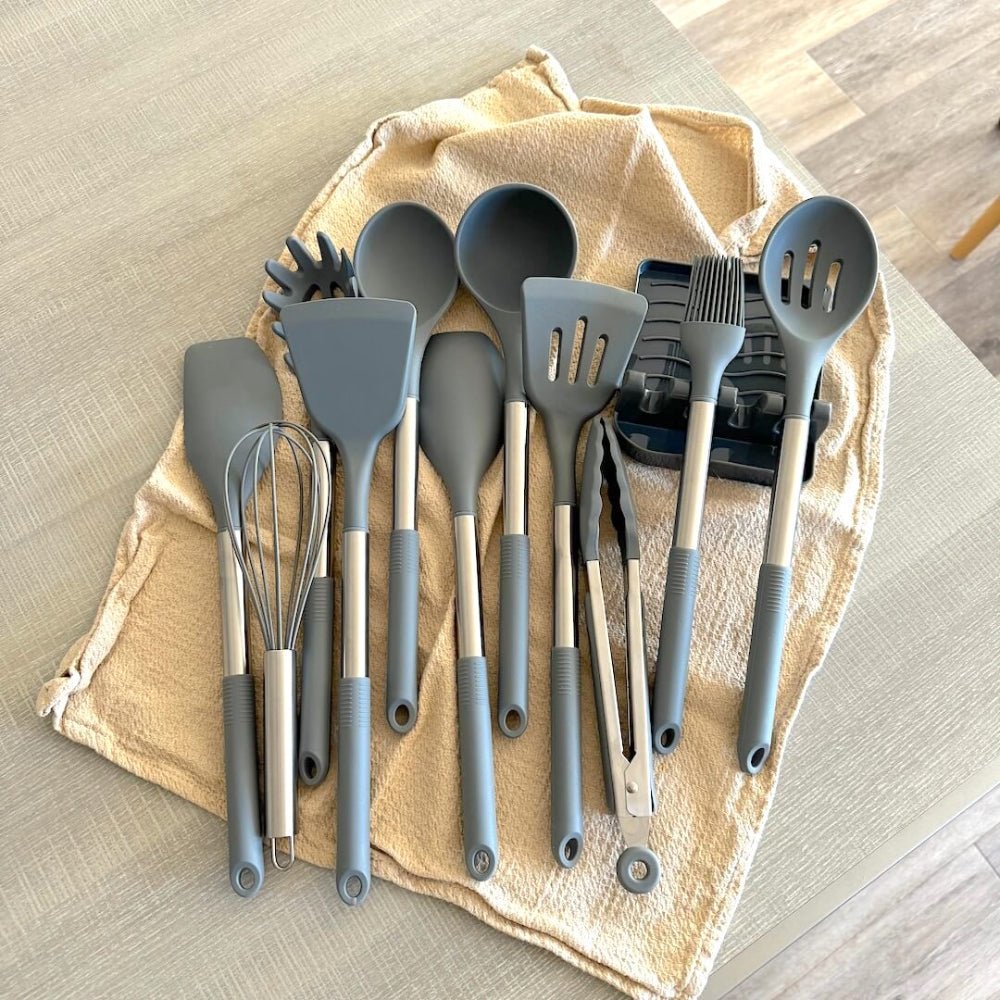 Set de ustensile de gătit din silicon 12 piese - complet și confortabil de utilizat