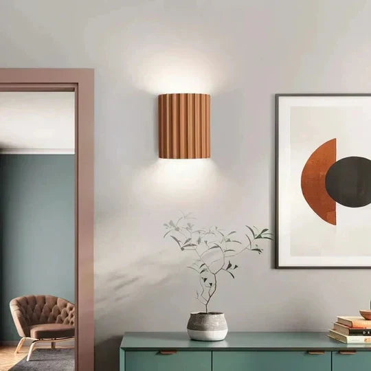 Modern Vägglampa i Resin – Elegans och Originalitet 