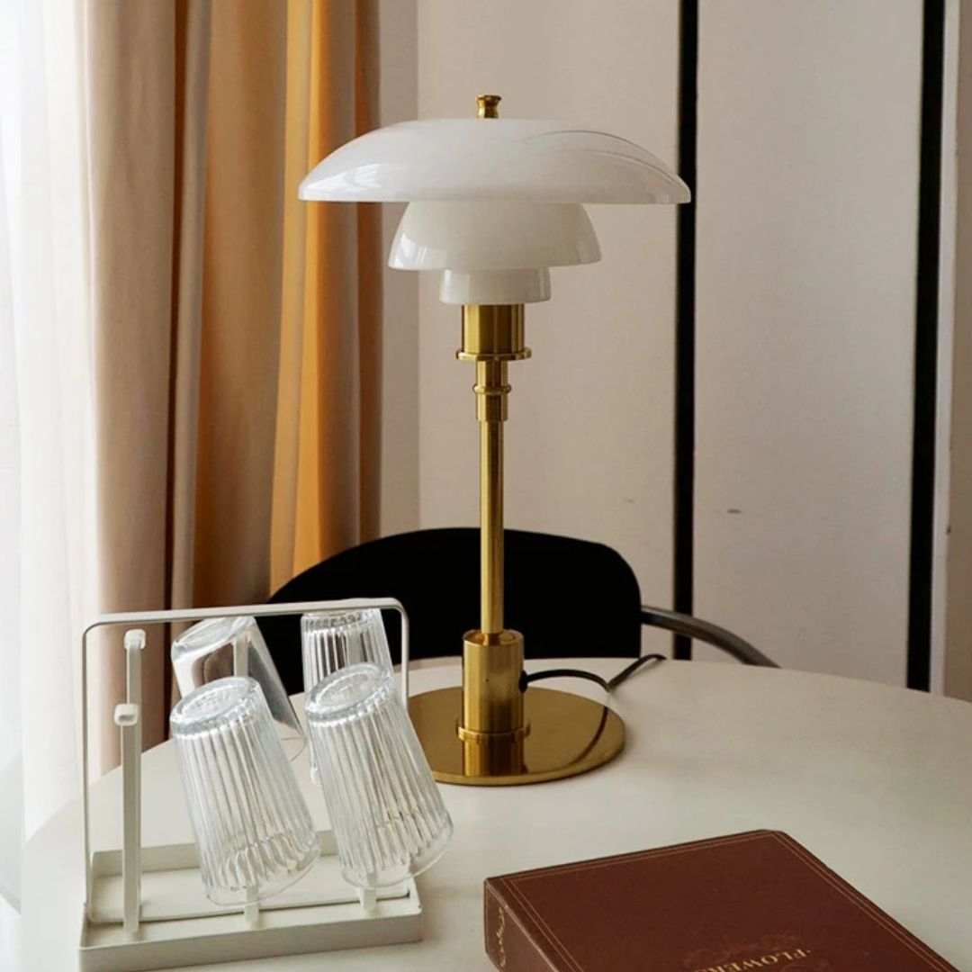 Skandináv Stílusú LED Asztali Lámpa – Lágy és Modern Fény 