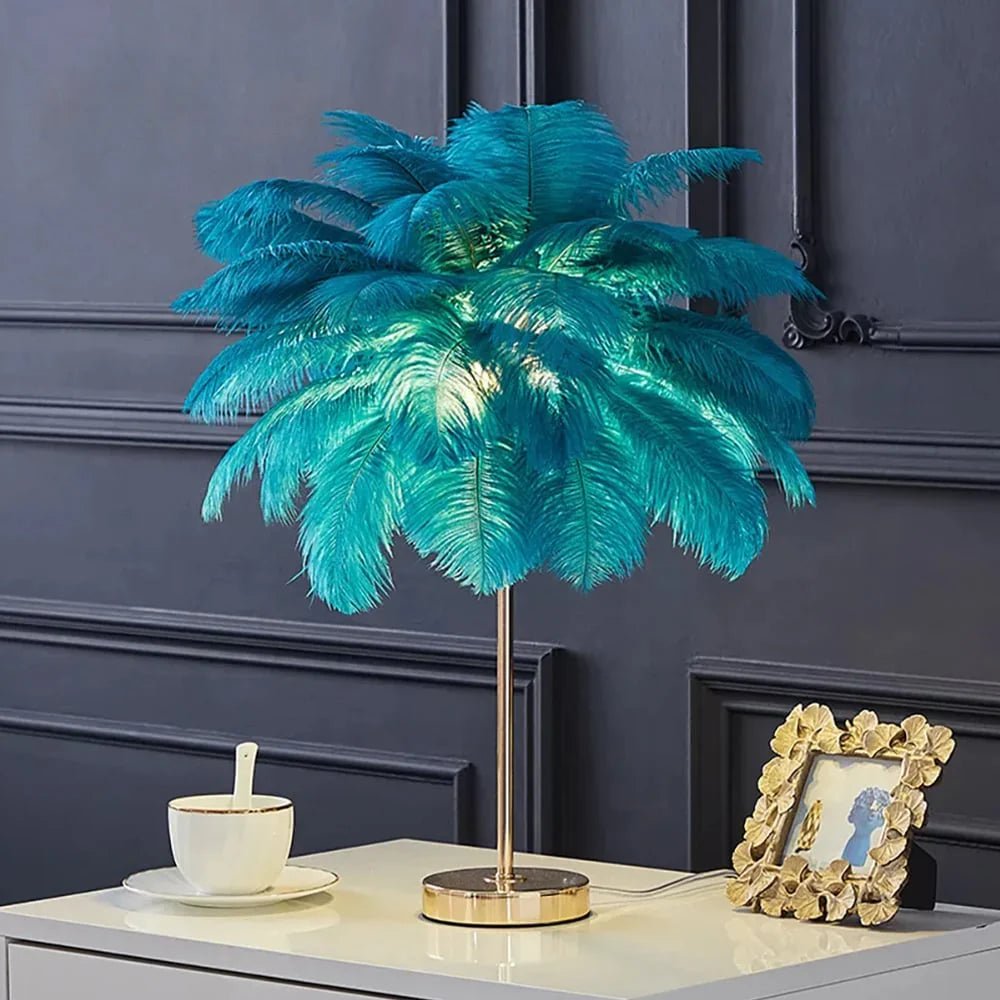 Lâmpada de Mesa com Penas Douradas Art Déco – Decoração Luxuosa e Original 