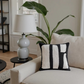 Perne Decorativă cu Model Zebra – O Notă Sălbatică și Elegantă 