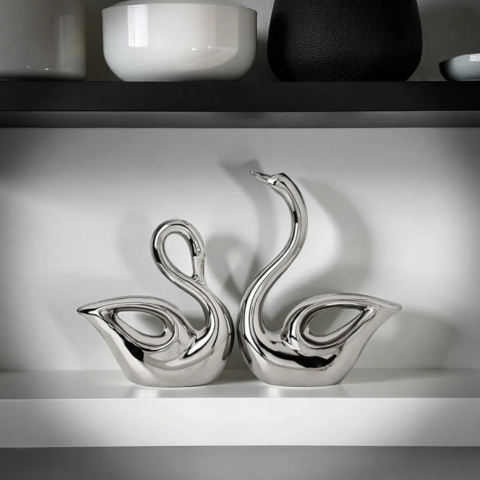 Dekorativ Keramisk Skulptur – Elegans Och Finess 