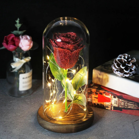 Flor Eterna Sob Campânula LED – Charme Poético e Luminoso 