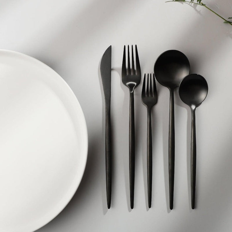 Bestickset – Ren och funktionell stil 