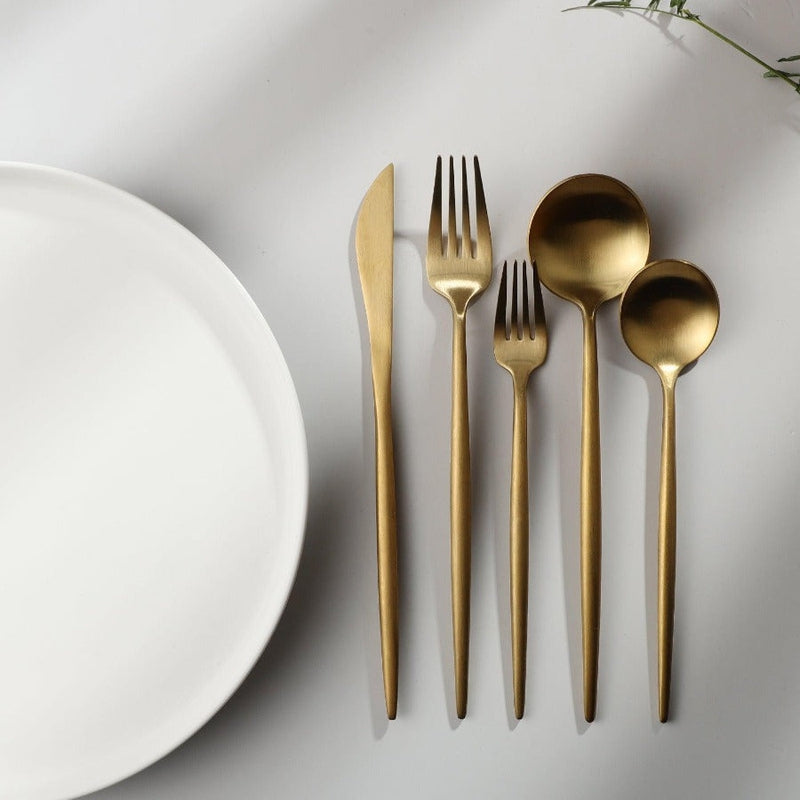 Bestickset – Ren och funktionell stil 
