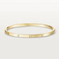 Minimalist Gold Bangle – Discreet and Timeless Elegance 