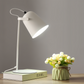 Moderní otočná stolní lampa – elegance a funkčnost 