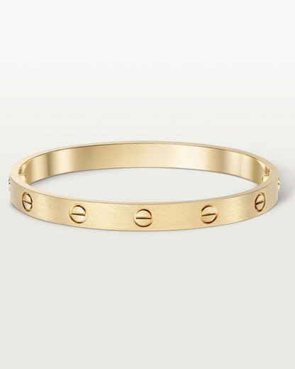 Minimalist Gold Bangle – Discreet and Timeless Elegance 