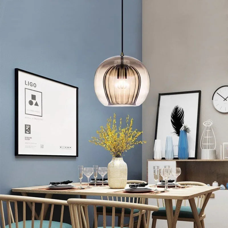 Moderne glaskuglelampe - blødt lys og raffineret stil