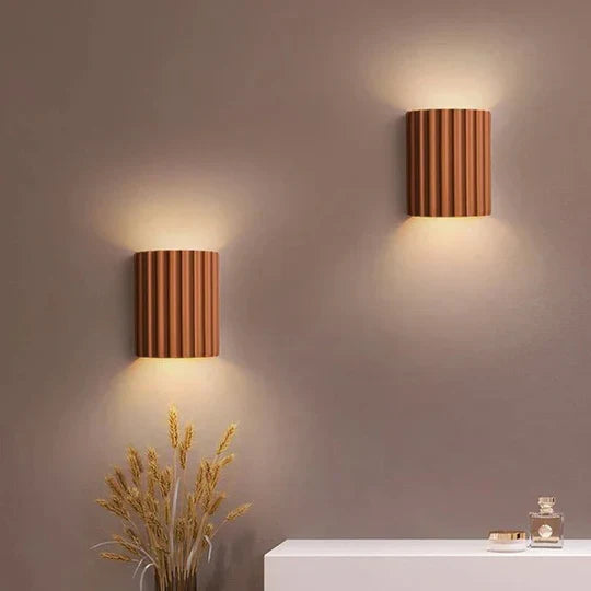 Modern Vägglampa i Resin – Elegans och Originalitet 